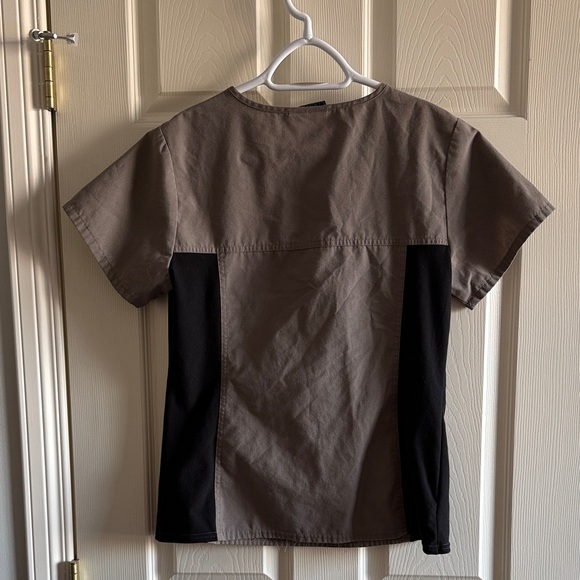 Two-Tone Scrub Top - Picture 2 of 2